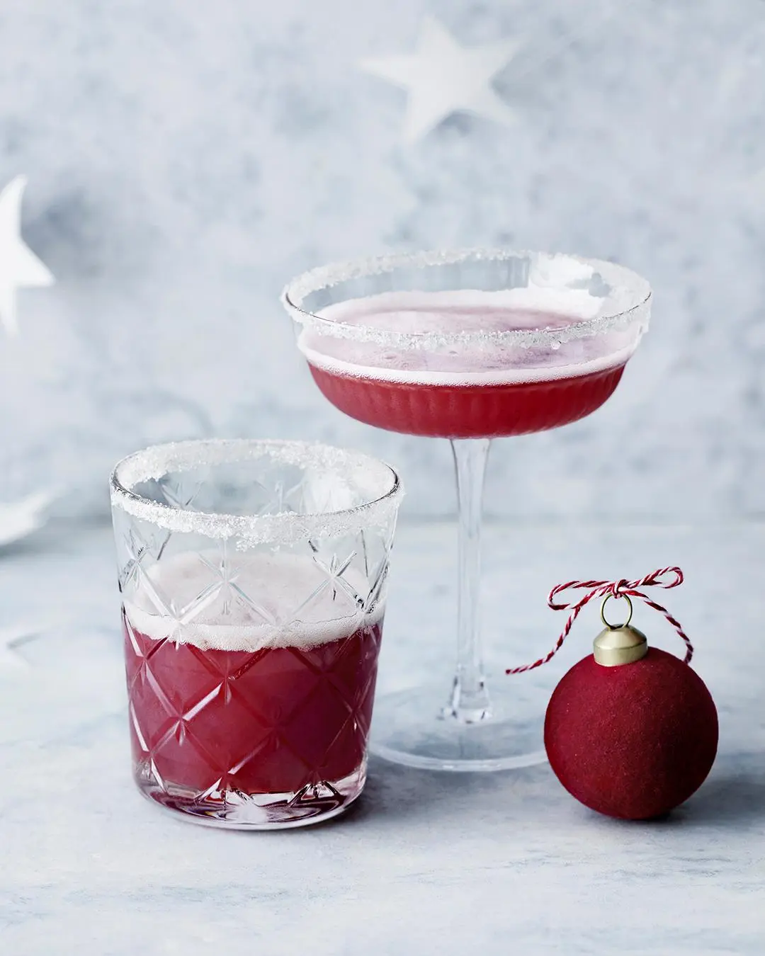 Glögi souria kahdessa lasissa.