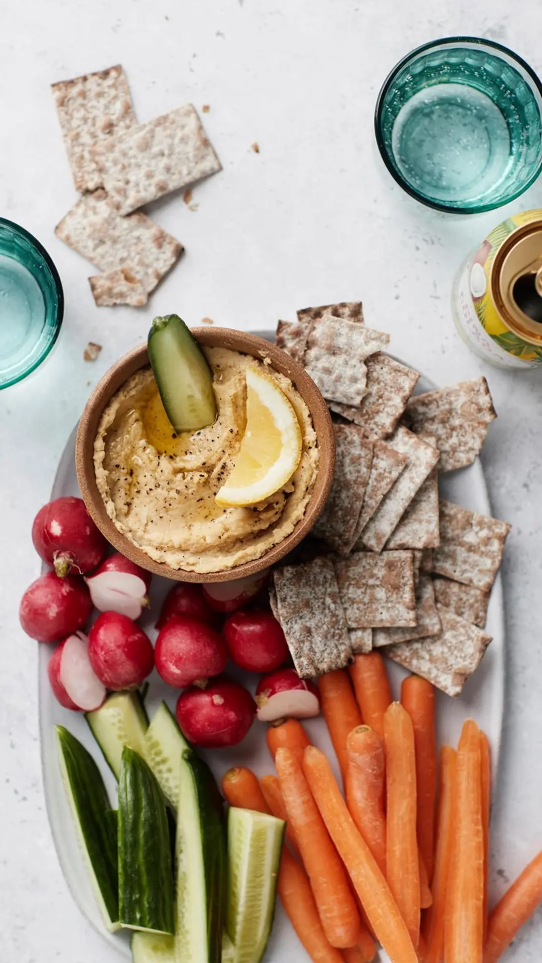 Hummus ja naposteluvihannekset