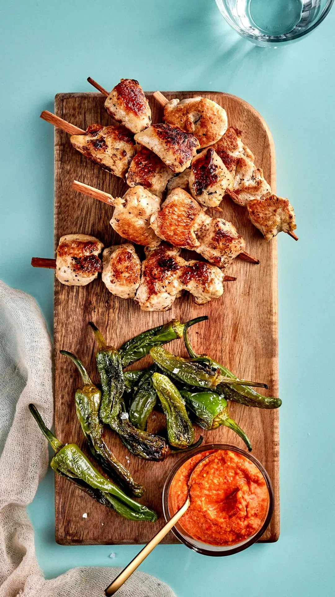 Grillatut kanavartaat ja romesco-kastike