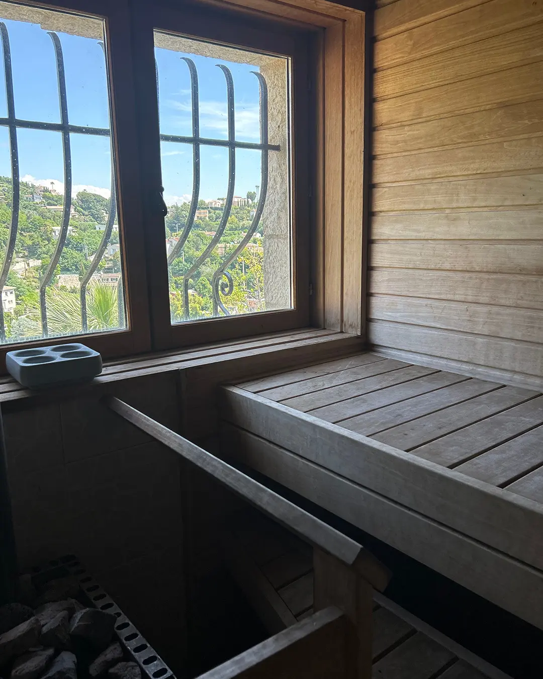 Kuvassa Ranskan Rivieran kotiin rakennettu sauna.