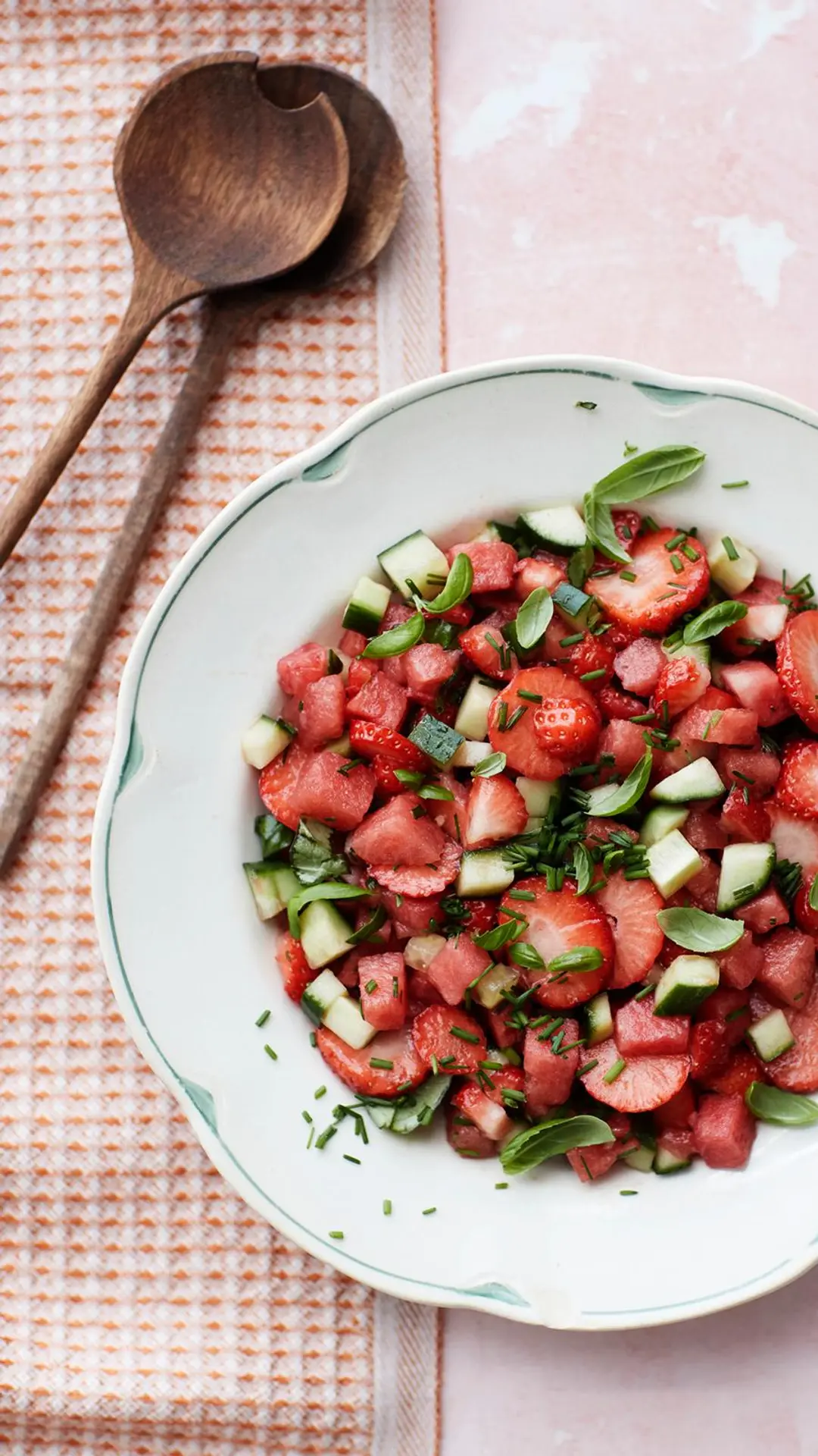 Vesimeloni-mansikkasalsa, pystykuva