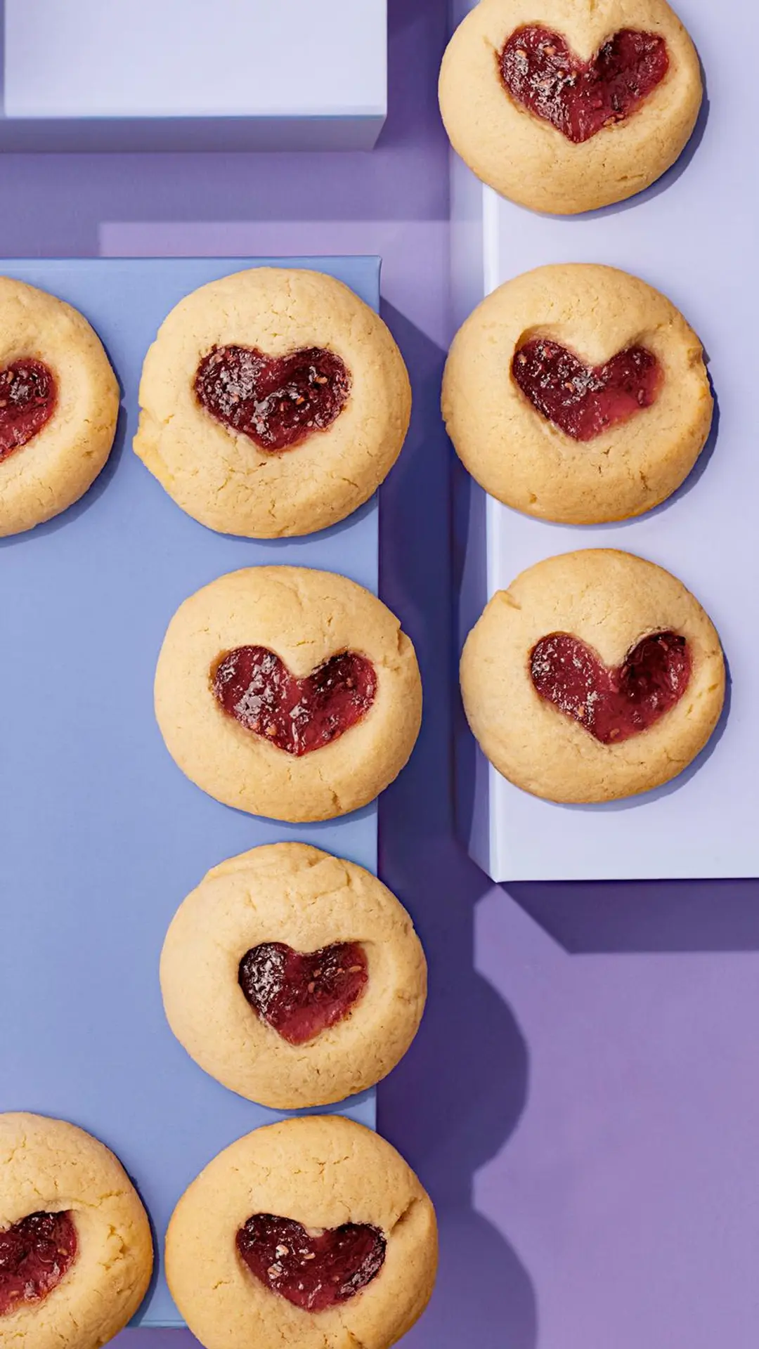 Hillola täytetyt sydänkeksit