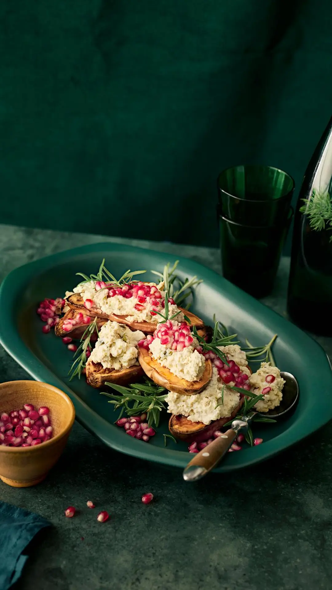 Uunibataatit ja savutofutahna