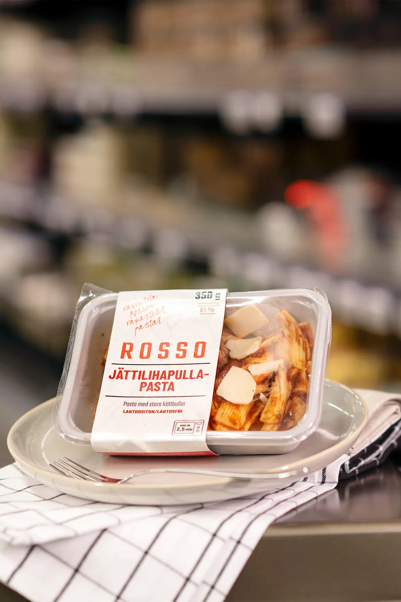 Rosso Jättilihapullapasta -ateria
