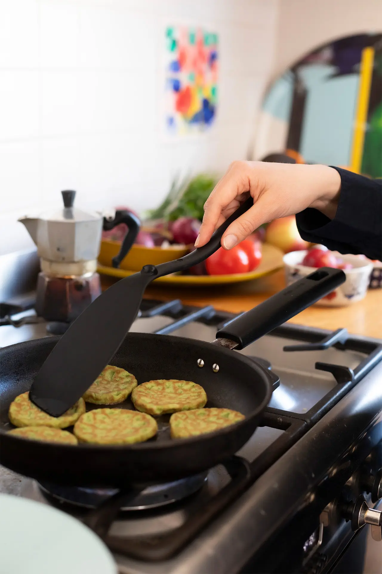 Pinaattilettuja paistinpannulla.