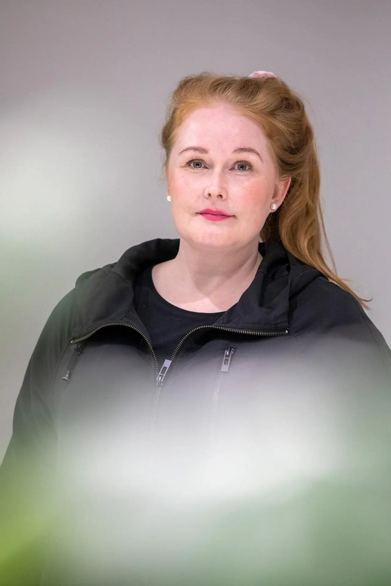 Jenni Luukkonen meikissä