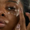 Fenty Skin Flash Nap Eye Gel-Cream W/ Applicator silmänympärysvoide & hierontarulla 15 ml