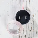 Cailap Hopeakorvakorut pisaramainen, kirkas kivi