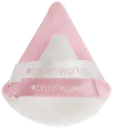 Brushworks Triangular Powder Puff Duo kolmionmallinen puuterivippa