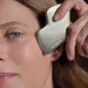 Sisley Gingko Gua Sha lasta