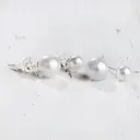 Cailap Hopeakorvakorusetti 2 paria, valkoiset helmet