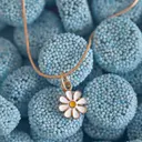 Timi of Sweden Enamel Daisy riipus
