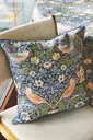 William Morris Tyynynpäällinen Strawberry thief blue 45x45cm