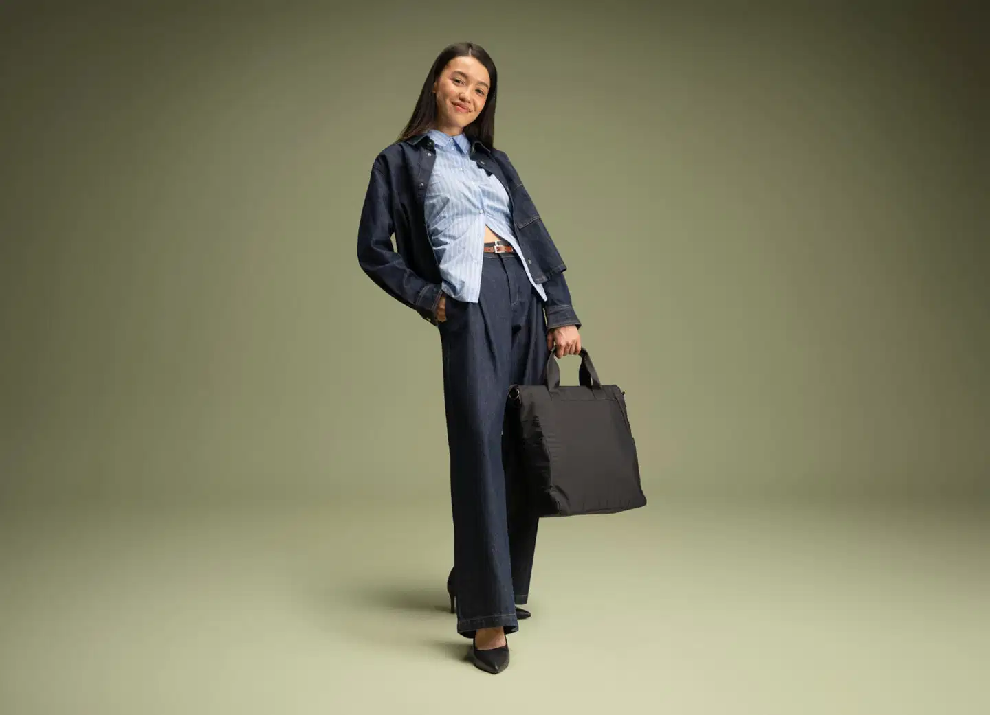 WKLY. naisten leveät farkut, smart casual denim 222W282684 - Denim dk. blue - 10