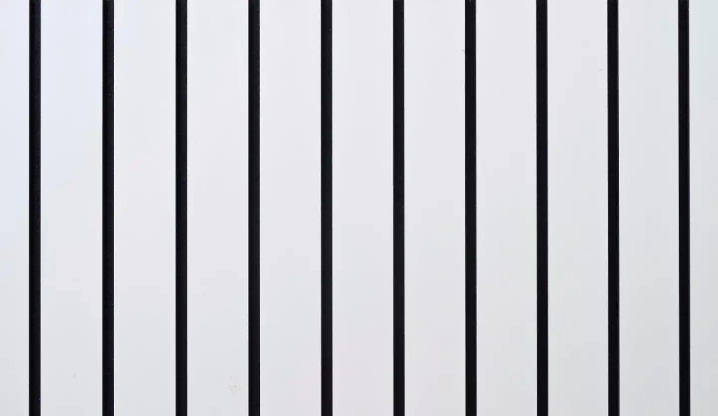 Maler Louvre uritettu rimasisustuspaneeli MDF 12x195x2500 ympäripontattu melamiini valkoinen E0 1,46m2 - 2