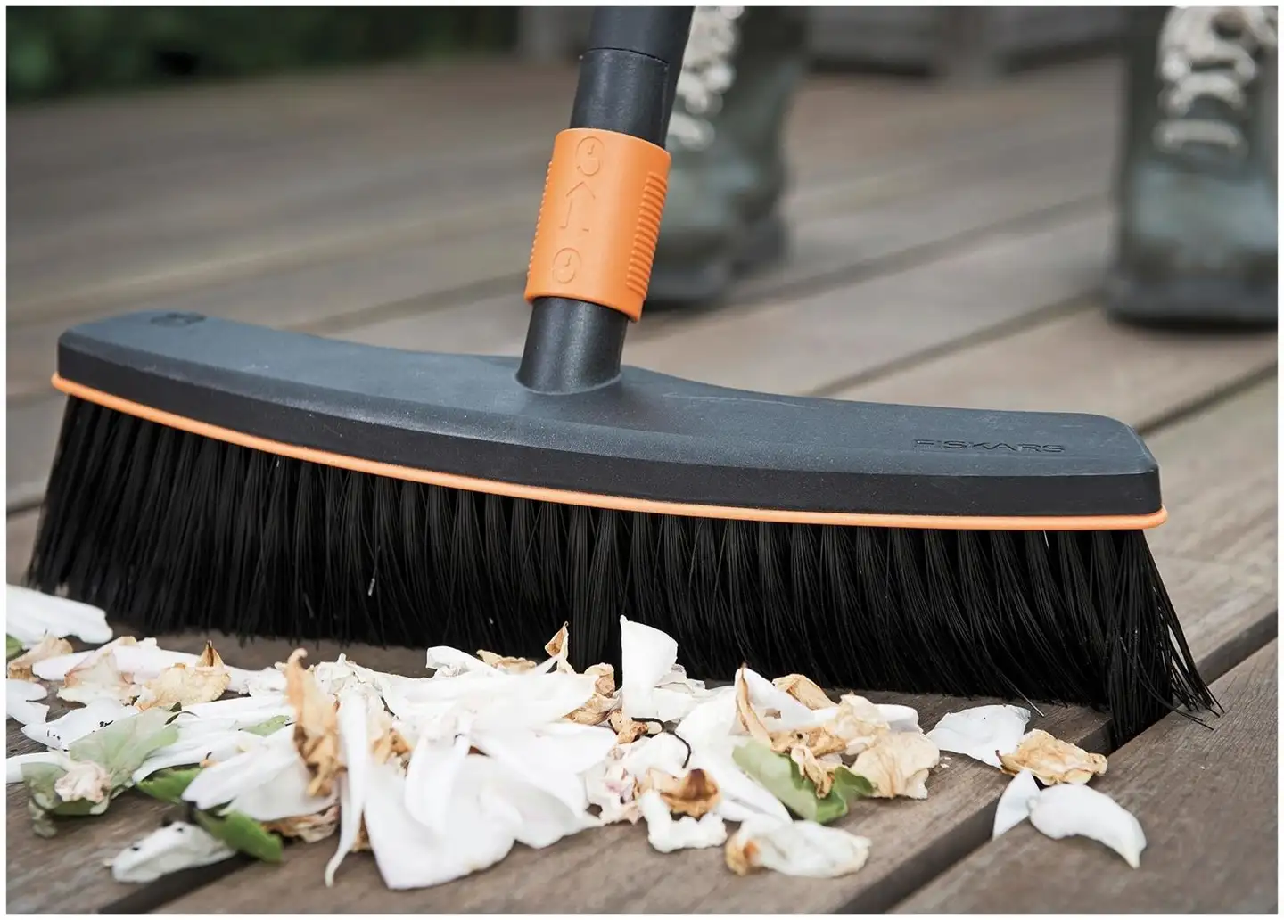 Fiskars QuikFit™ terassiharja - 2