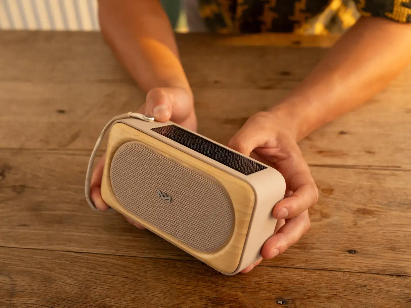 House of Marley Bluetooth kaiutin Roots Solar, beige/puu - 7