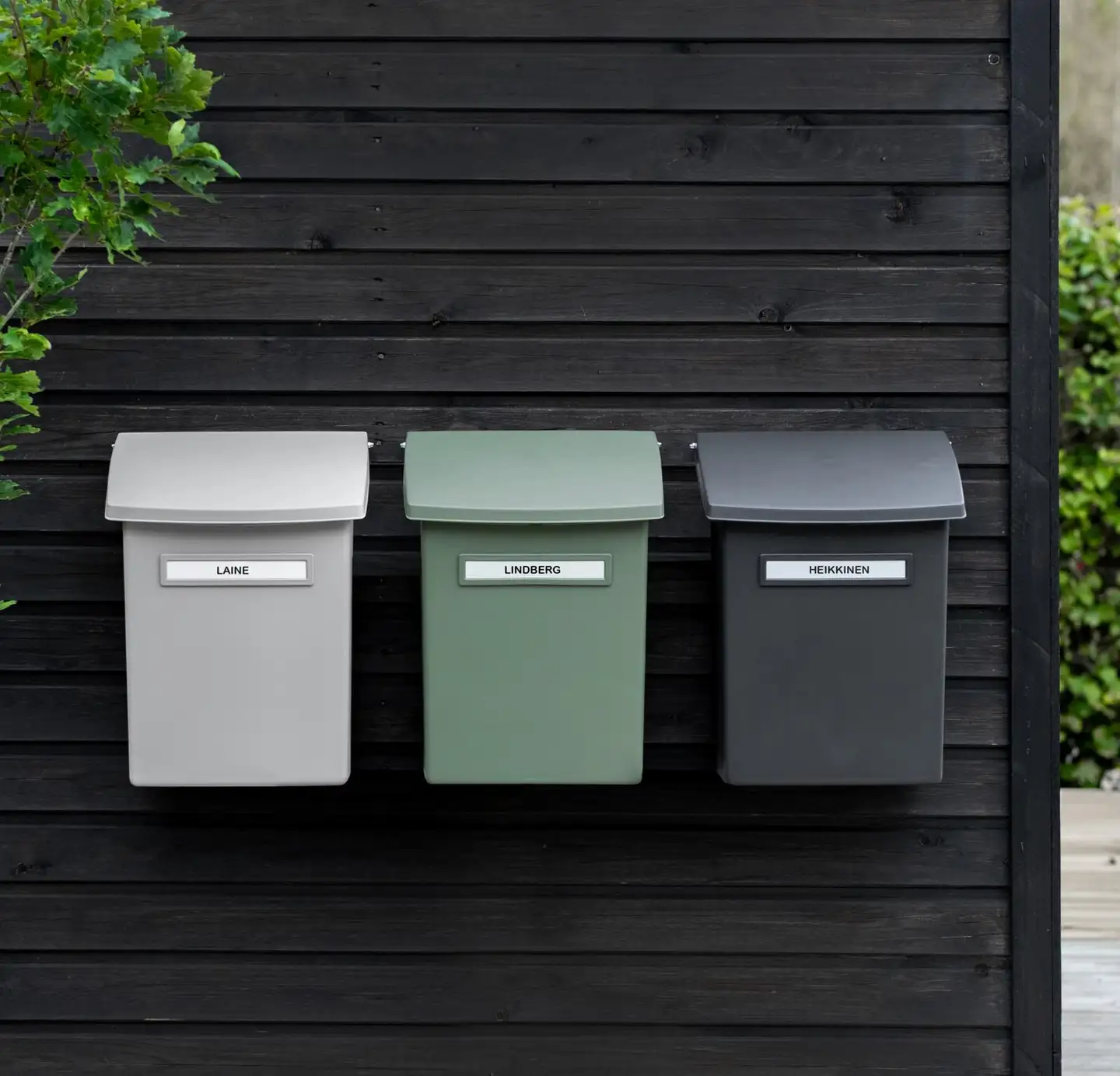 Orthex muovinen postilaatikko välikannella - 2