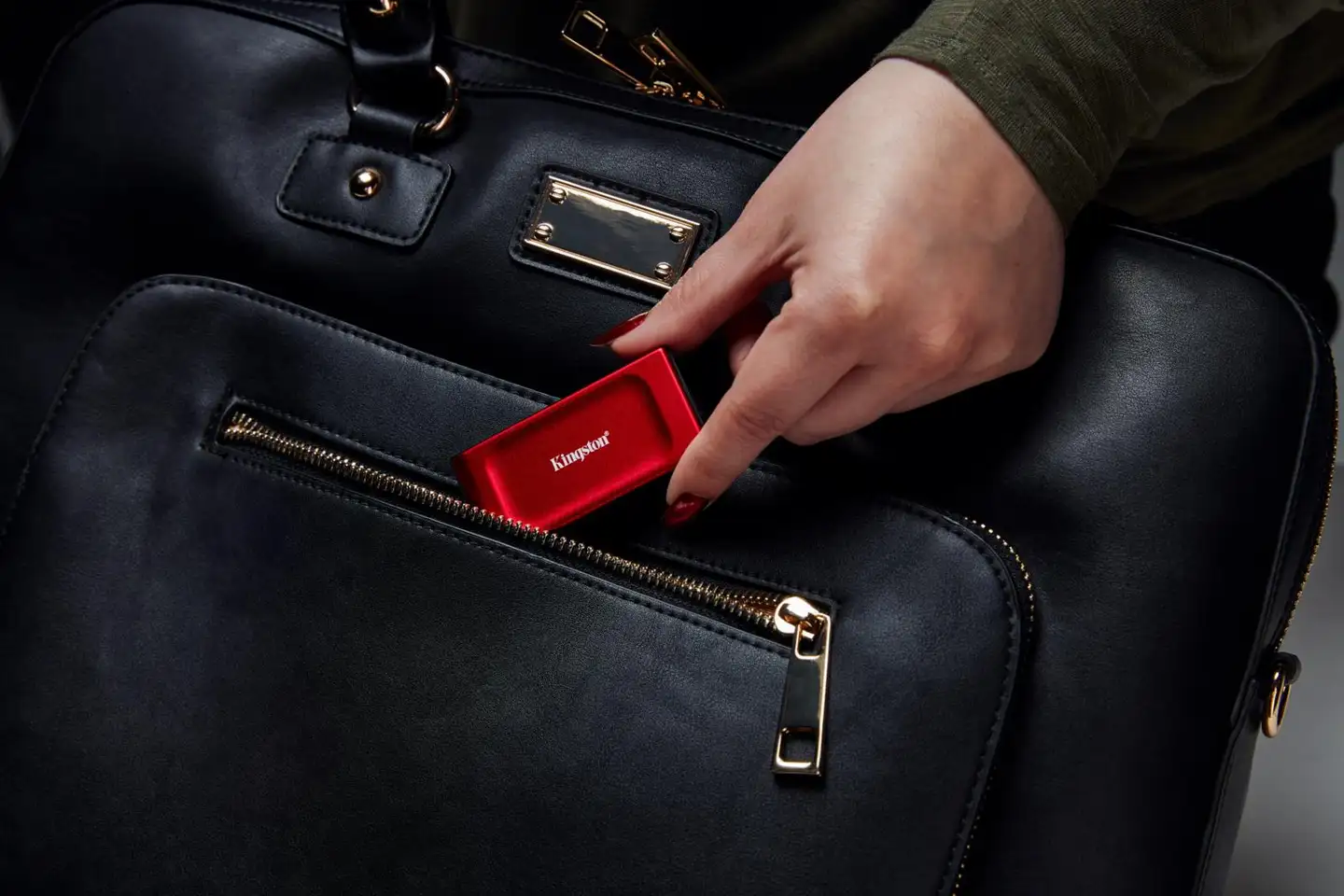 Kingston ulkoinen SSD-levy 1TB XS1000 - punainen - 4