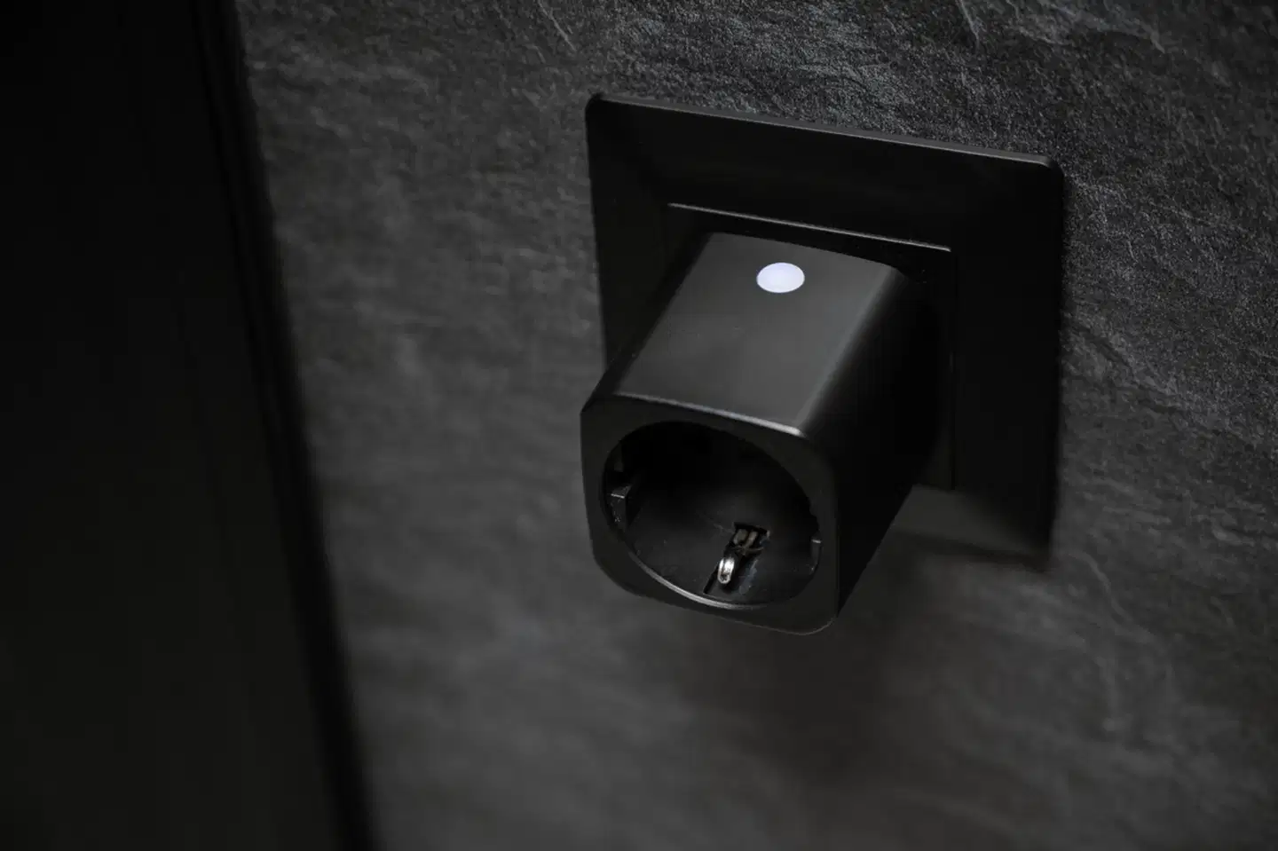 Shelly Plug M Gen3 Black - WiFi-älypistoke, 13 A - 6