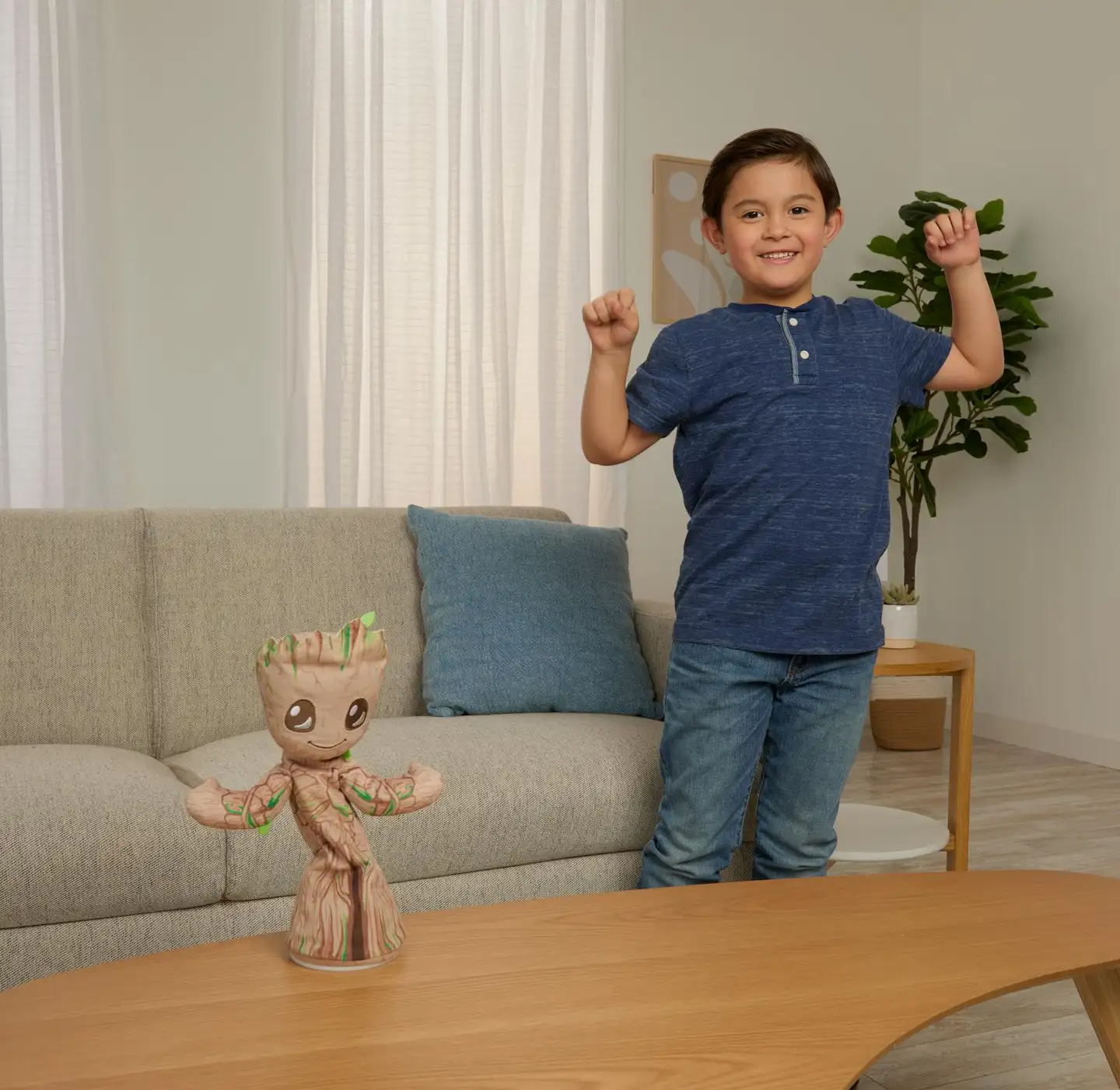 Marvel Deluxe Groot Feature Plush Jdw97 - 4