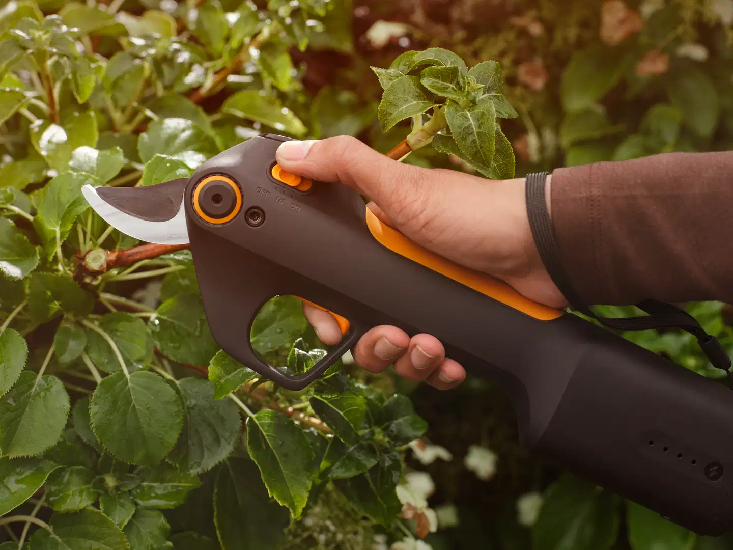 Fiskars akkuoksasakset M ohileikkaavat - 5