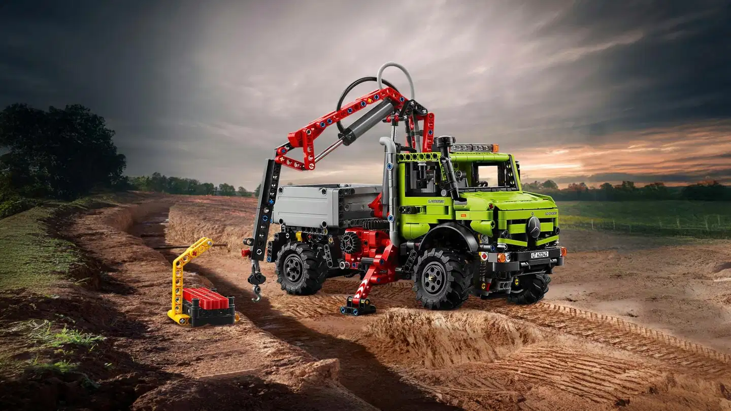 LEGO® Technic 42242 Nosturilla varustettu Mercedes-Benz Unimog U 5023 - 6