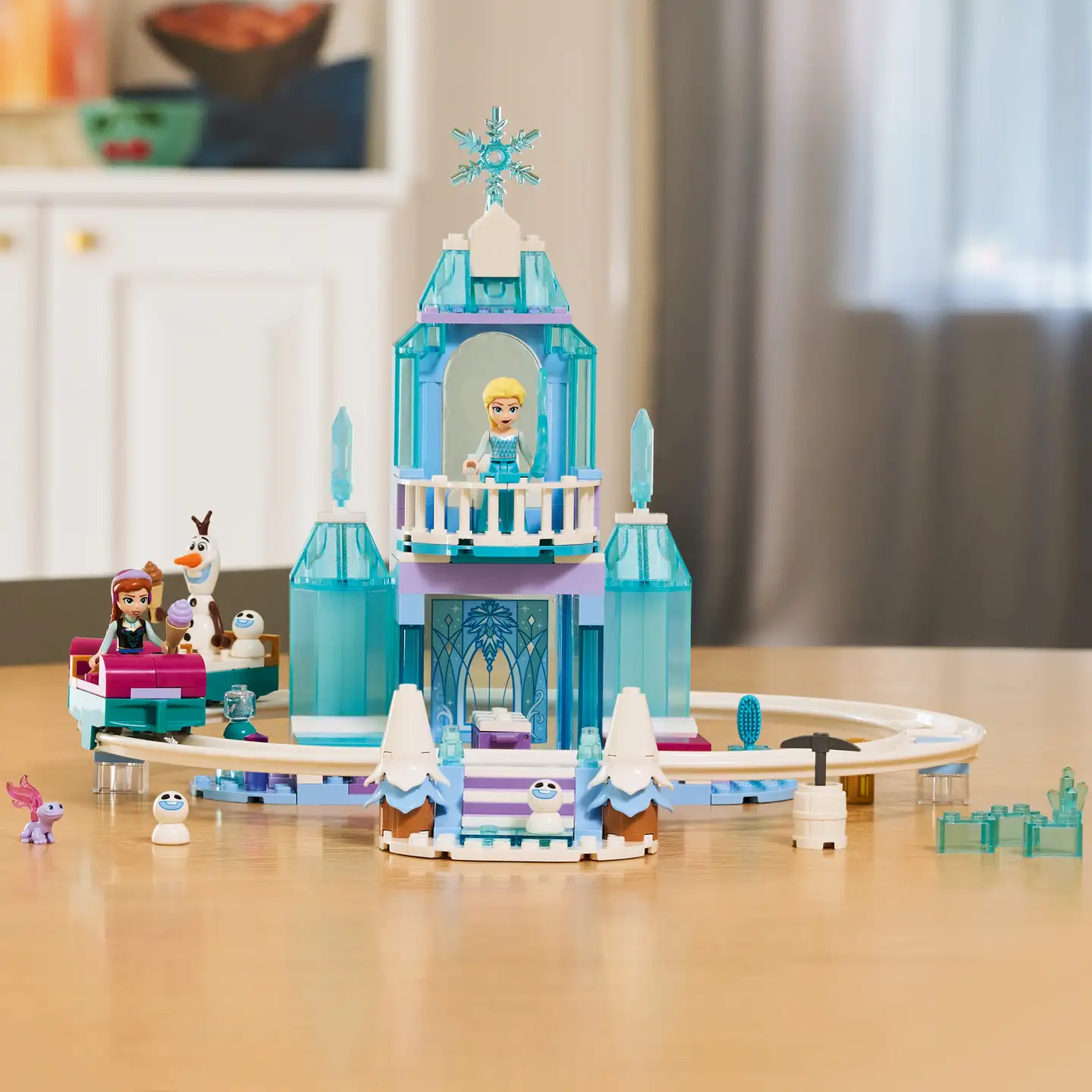 LEGO® Disney Princess 43281 Elsan jäälinna ja luminen rekiseikkailu - 13