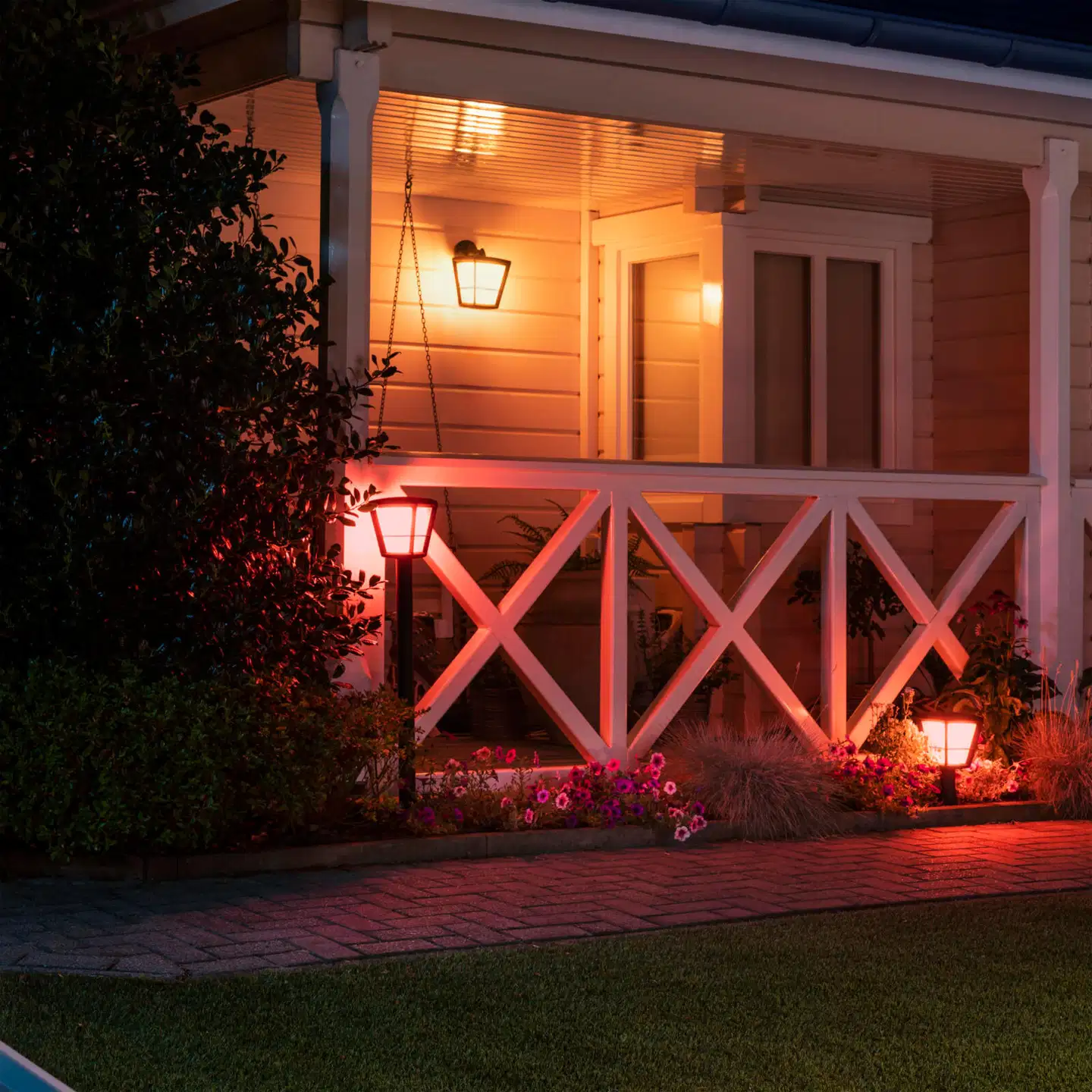 Philips Hue Econic -seinävalaisin ulkokäyttöön 15W 2000-6500K 1140LM säädettävä - 6