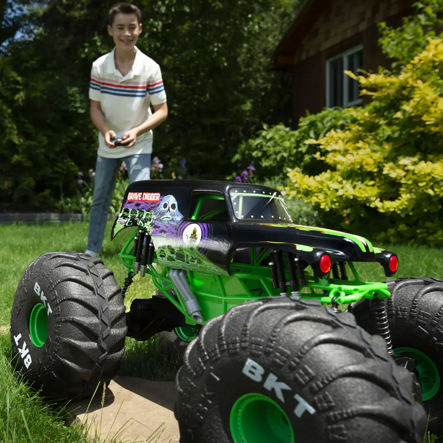 Monster Jam RC Mega Grave Digger - 10