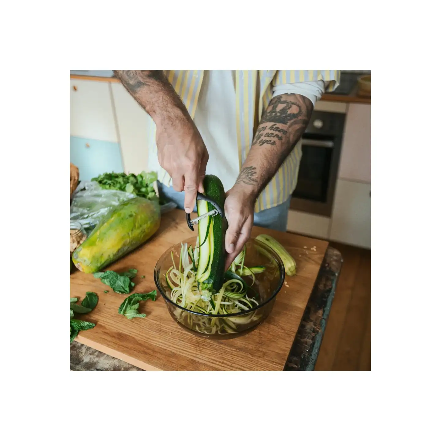 Fiskars Functional Form Julienne-kuorija Y-malli - 2