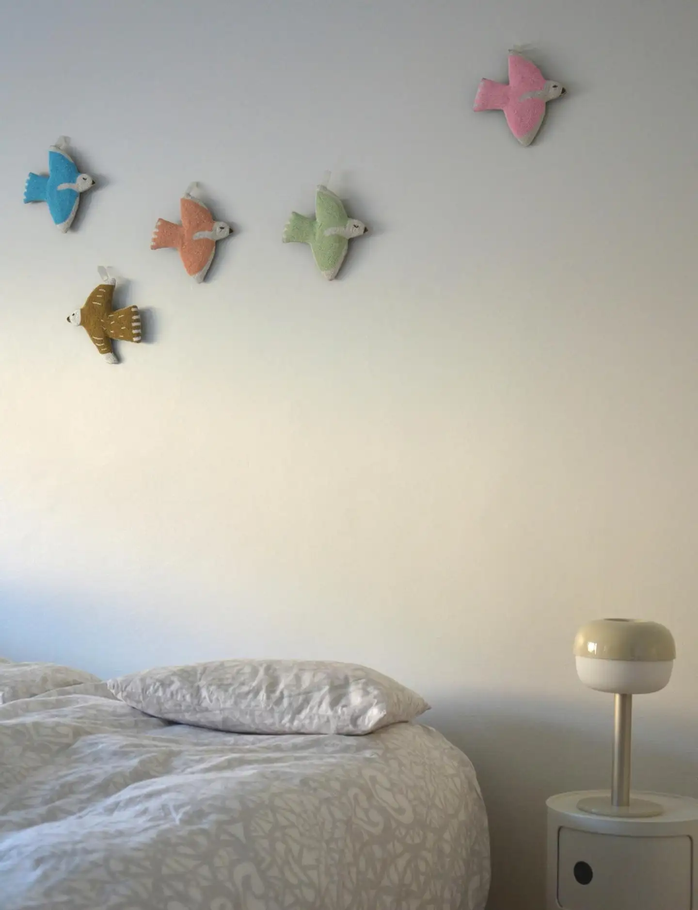 Mum's seinäkoriste Pinkkilintunen, nokka oikealla - 6