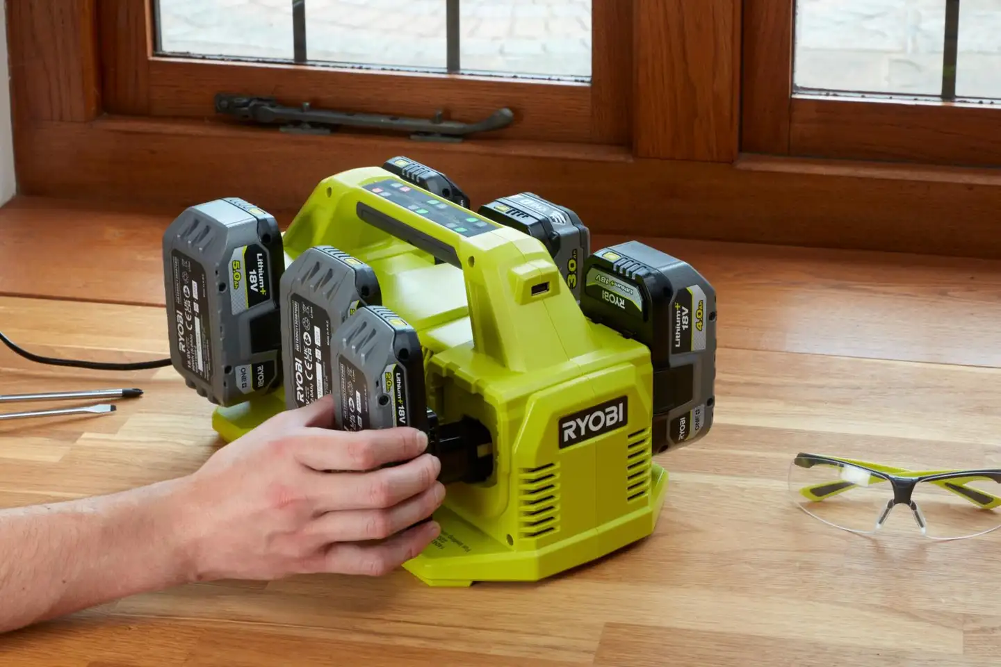 Ryobi laturi RC18640 - 3