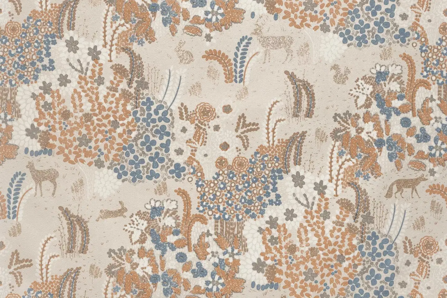 Sandudd Säihke 867-07 vinyylipintainen kuitutapetti, metsäneläimet beige pohja. Rullamitta 10,05*0,53m - 1