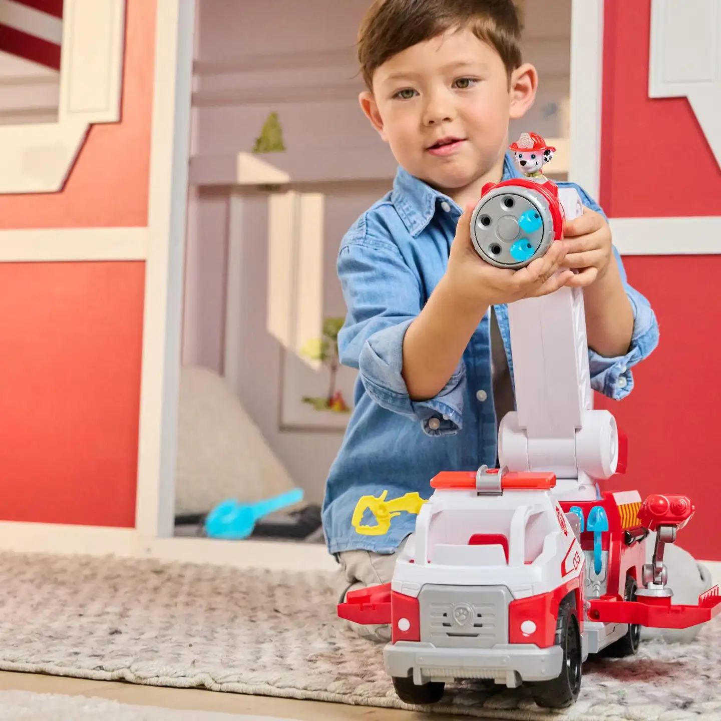 Paw Patrol Fire Rescue Deluxe Firetruck - 12