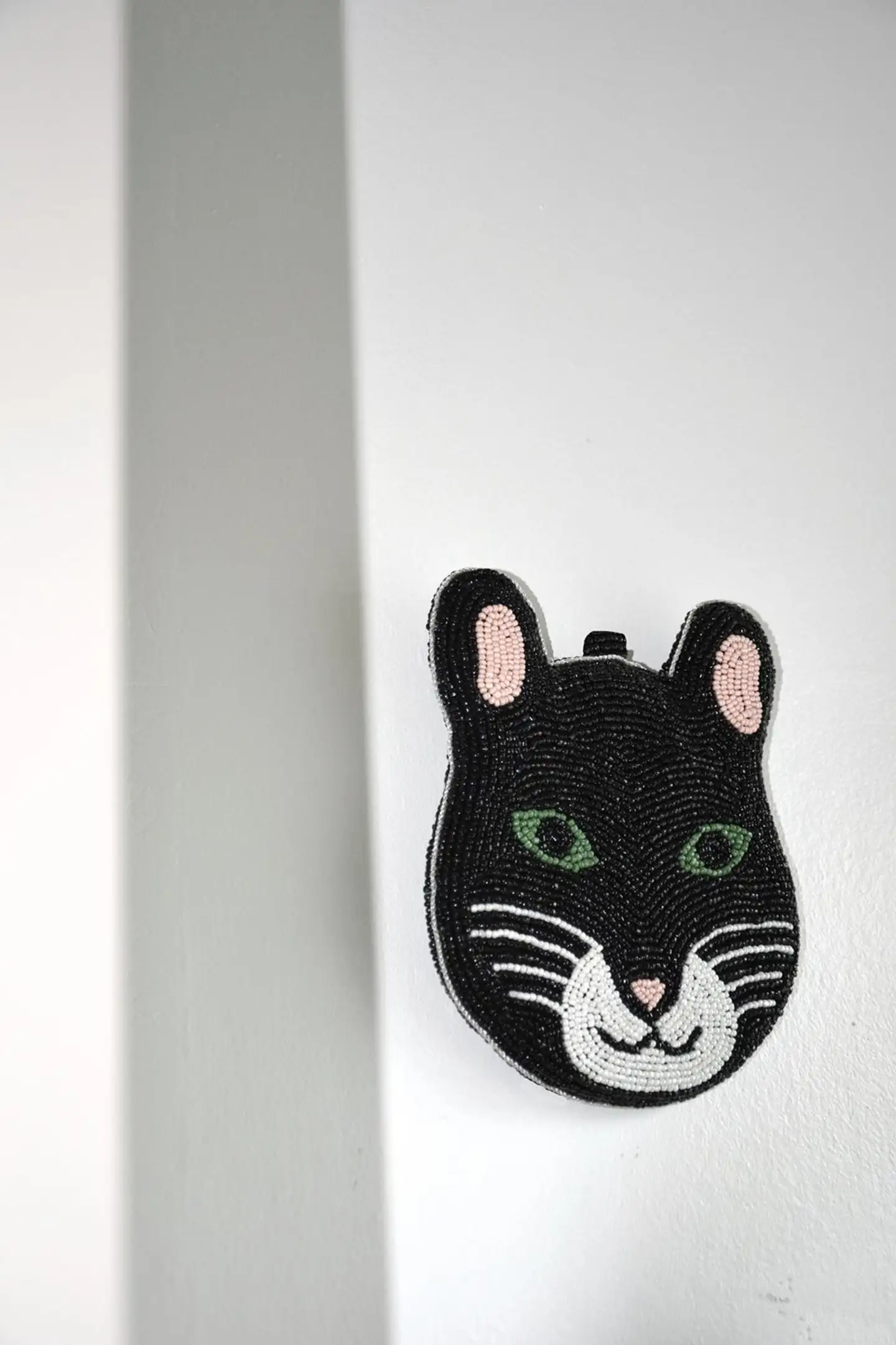 MUM’s SIMBA designkissa- seinäkoriste - 3