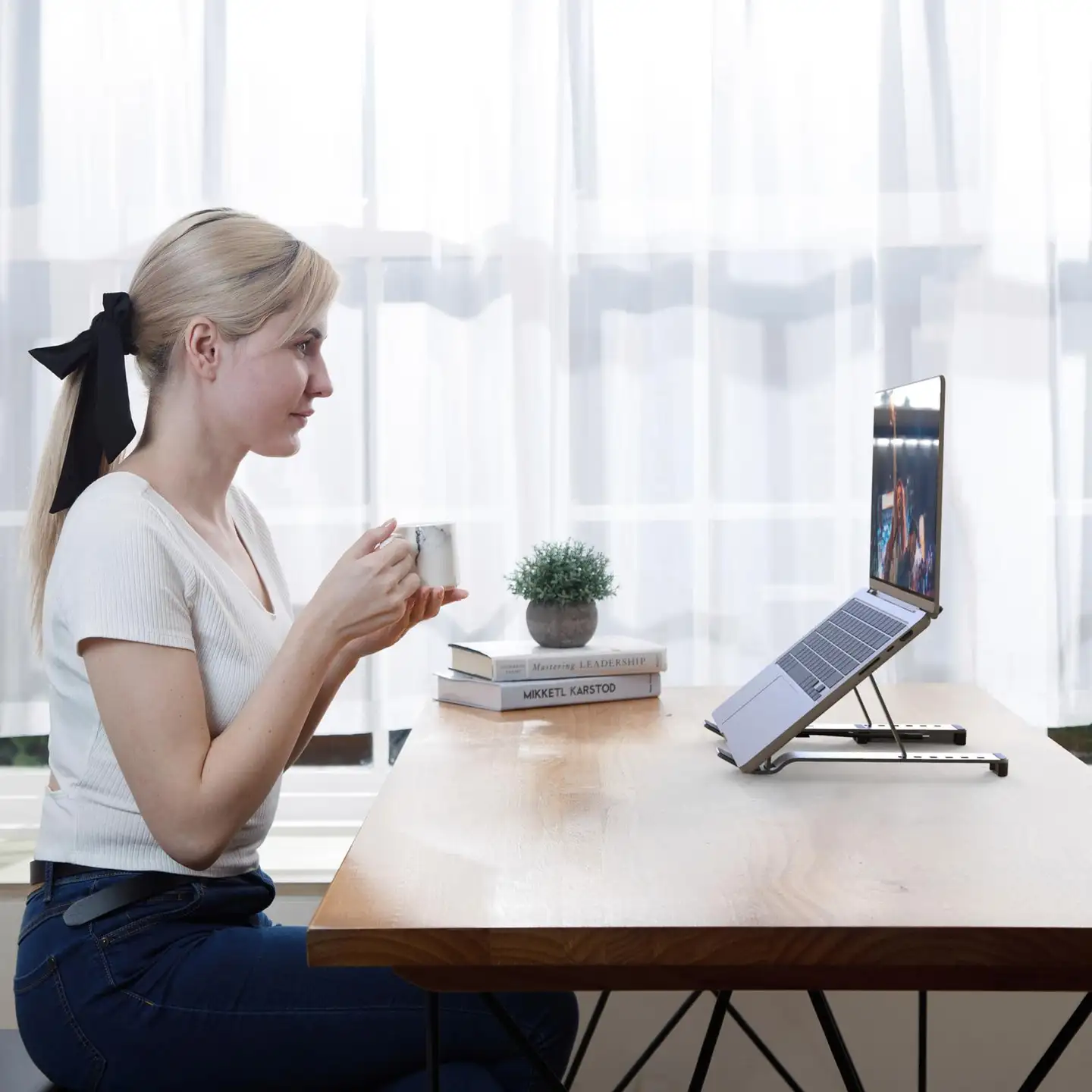 J5 Create kannettavan tietokoneen jalusta 4 x USB jakajalla - 9