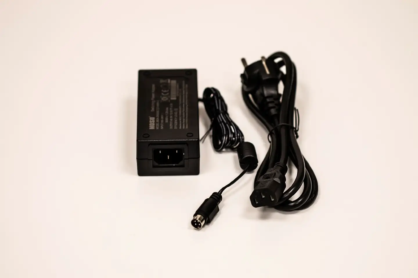 Finlux 230/12V muuntaja televisiolle PSU12VDC