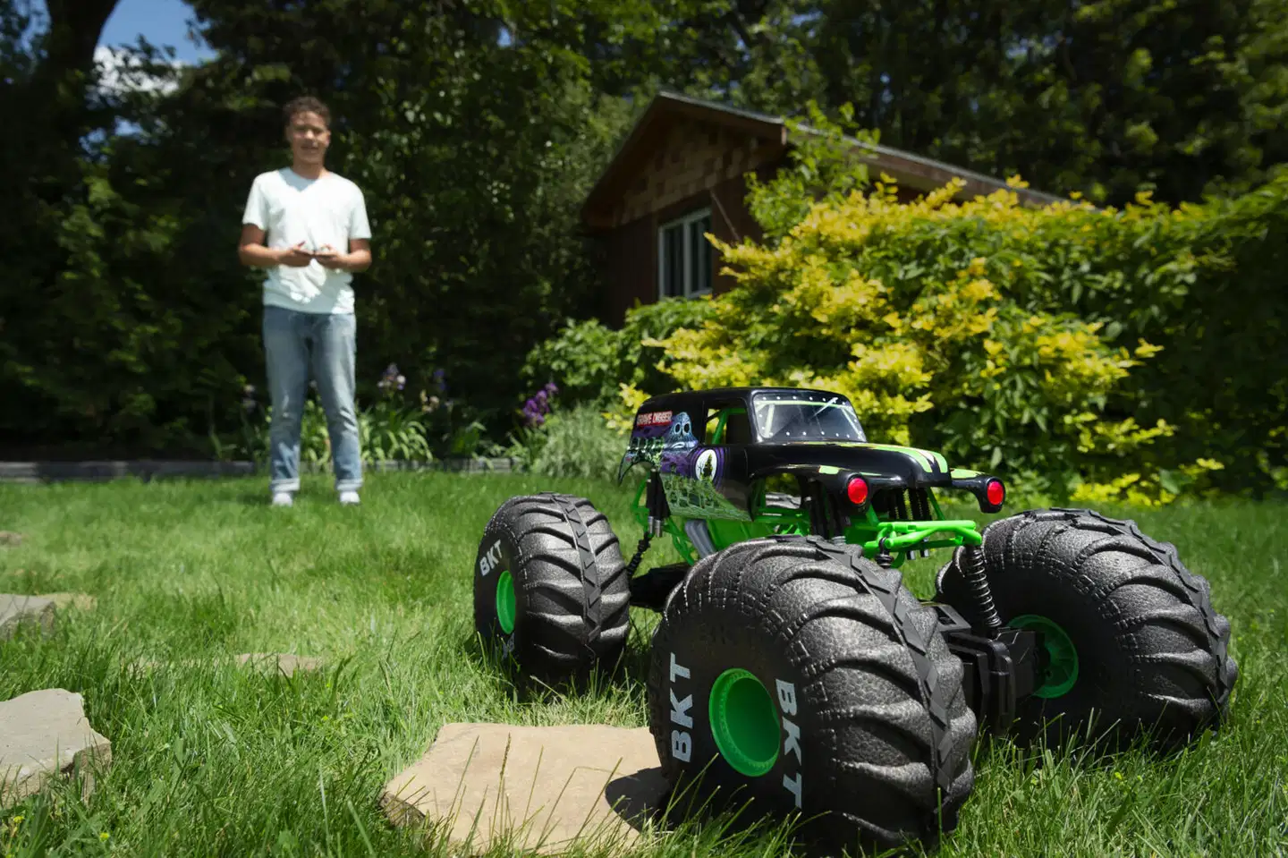Monster Jam RC Mega Grave Digger - 12