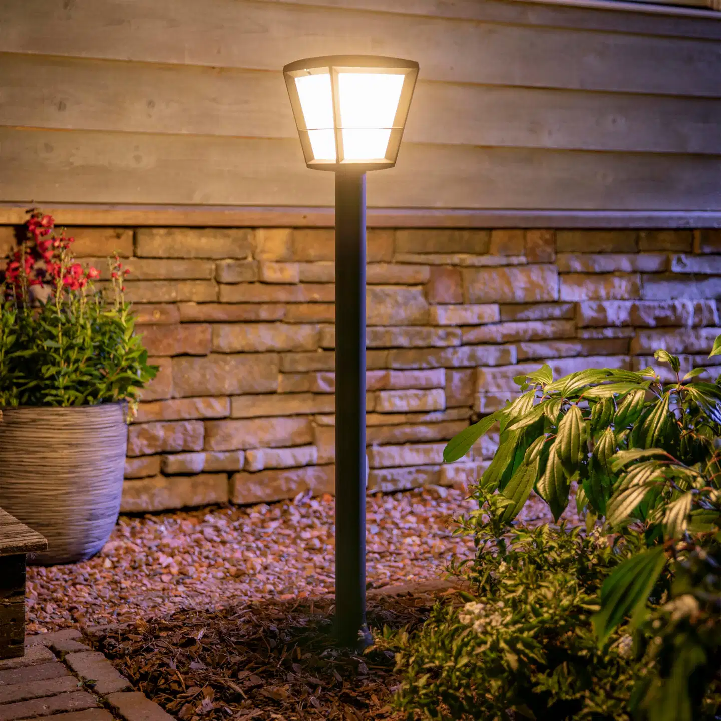 Philips Hue Econic -pylväsvalaisin ulkokäyttöön 15W 2000-6500K 1140LM säädettävä musta - 4