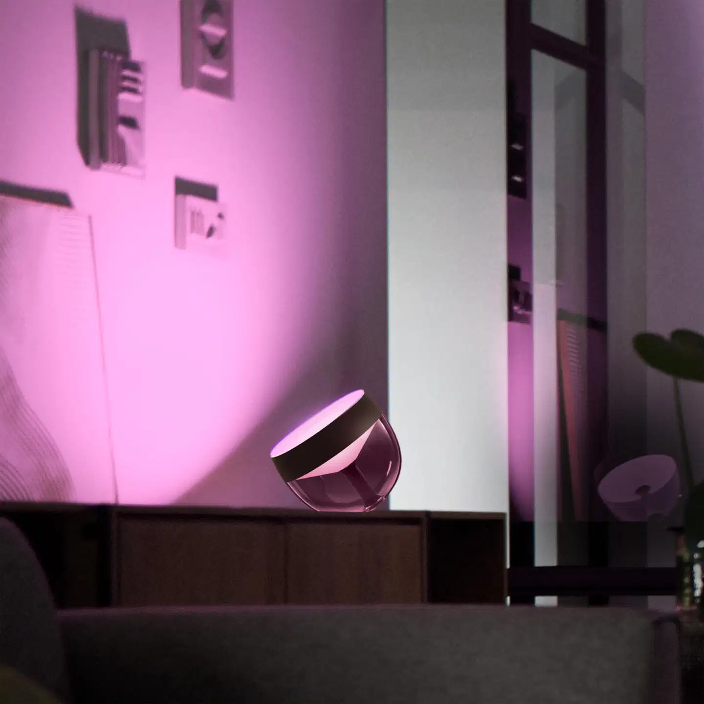 Philips Hue Iris -pöytävalaisin 8W 2000-6500K 570LM musta - 5