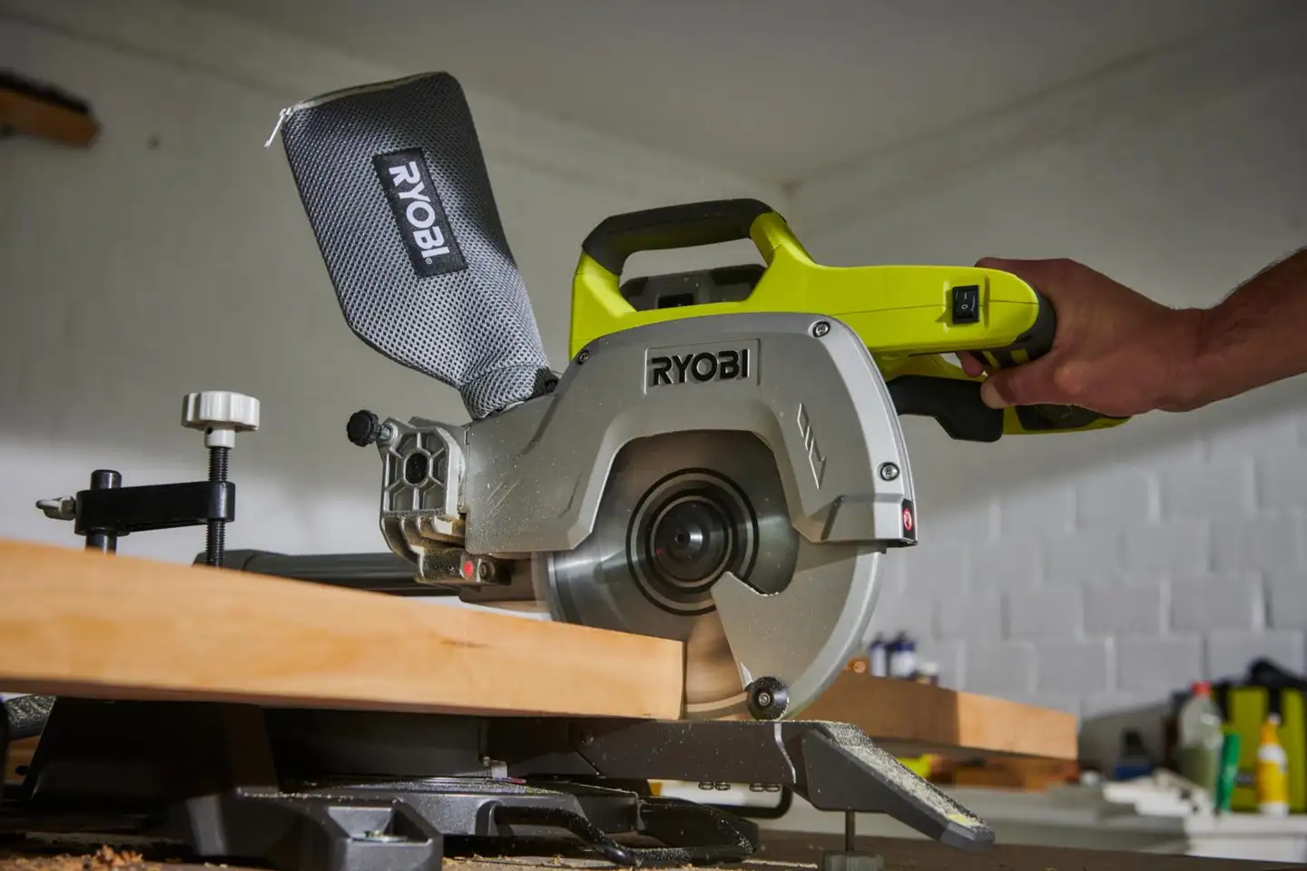 Ryobi 18V katkaisu- ja jiirisaha 216 mm R18MS216-0 - 4