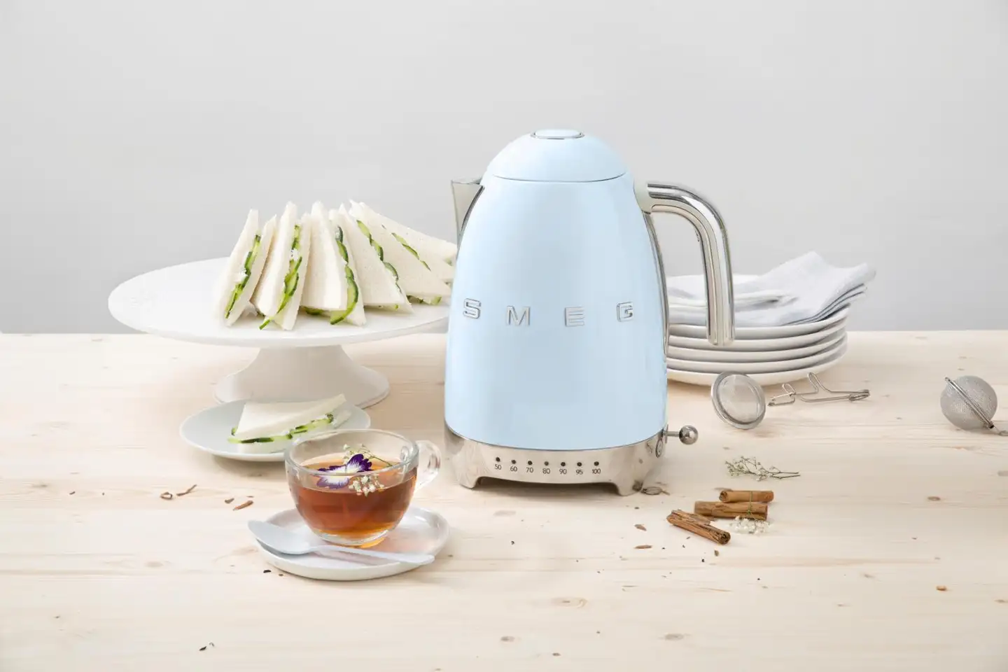 Smeg KLF04PBEU vedenkeitin lämpötilan säädöllä, pastellinsininen - 3