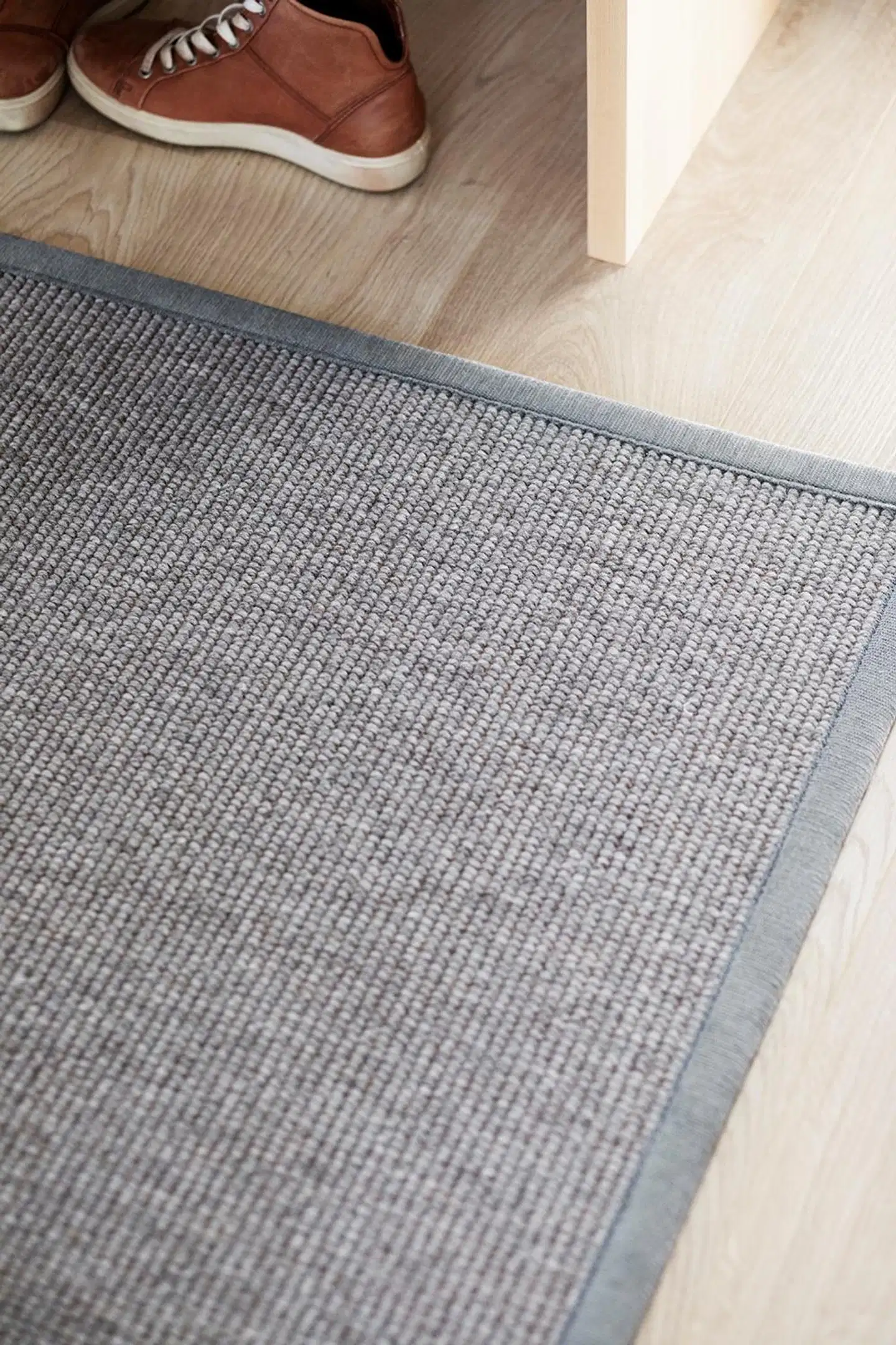 VM Carpet villa-paperinarumatto Esmeralda 77 harmaa - HARMAA - 5