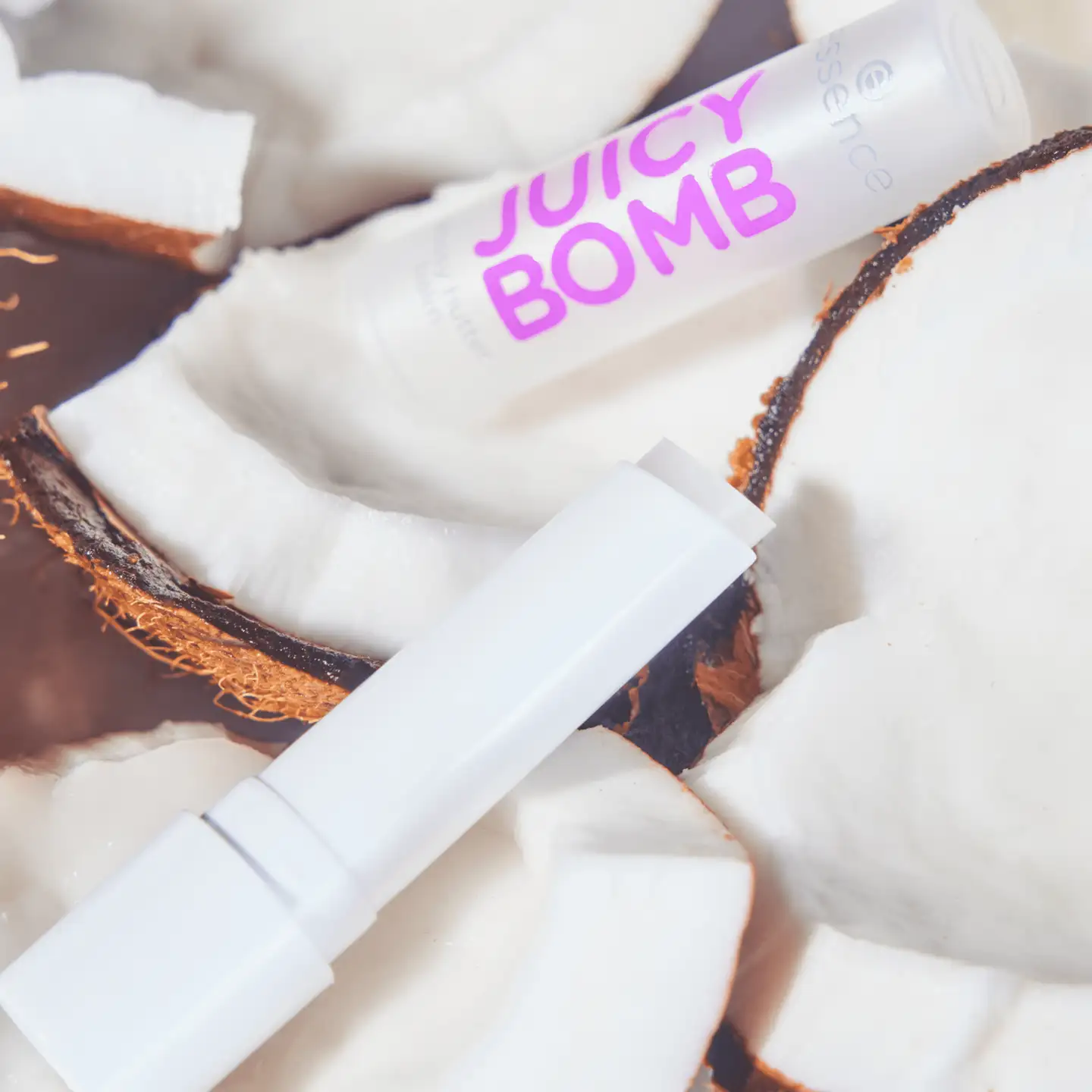essence JUICY BOMB glossy butter balm 06 Wake Me Up Before You Coco 2.5 g - 10