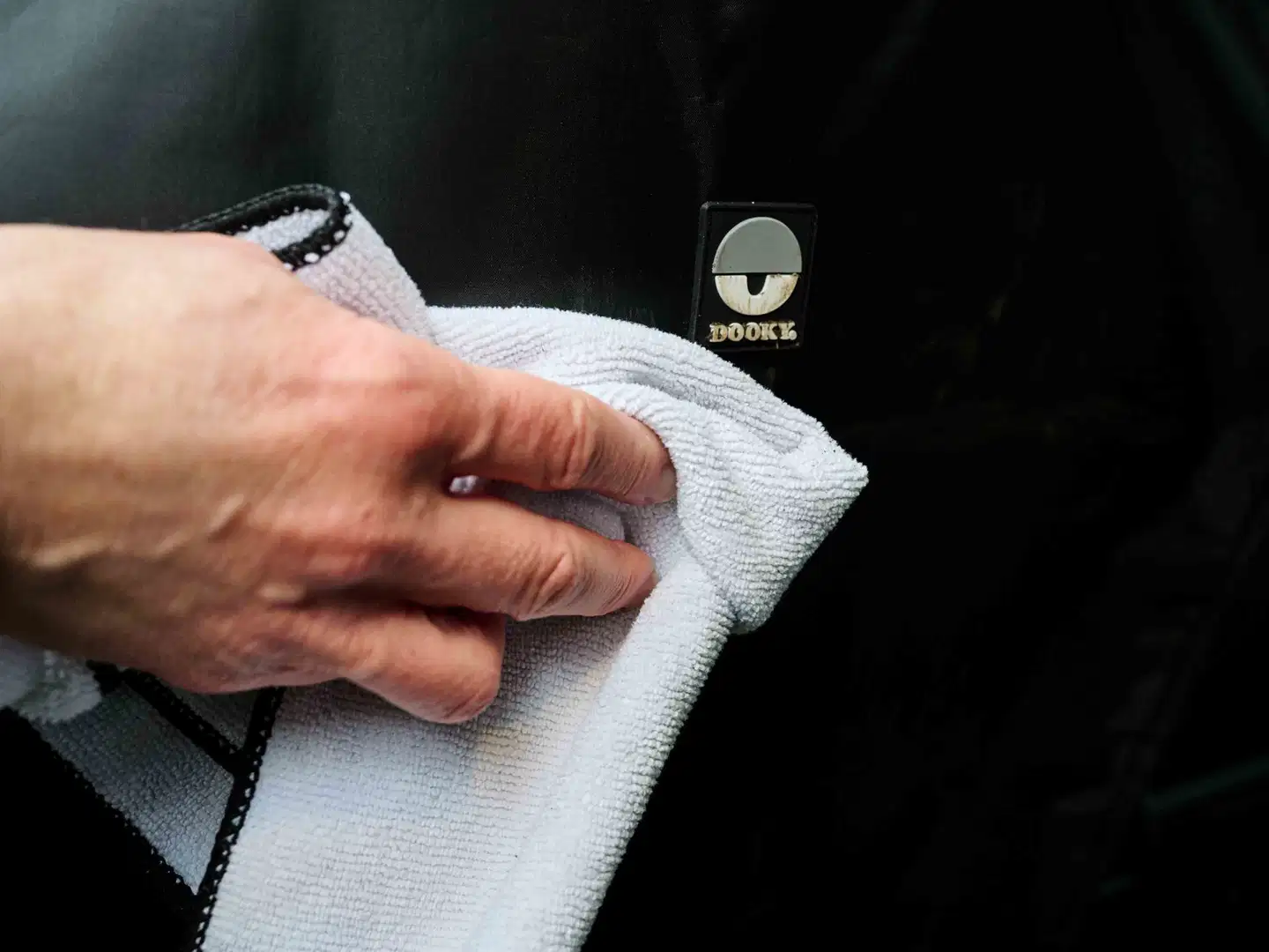 Dooky autonpenkin potkusuoja - 4