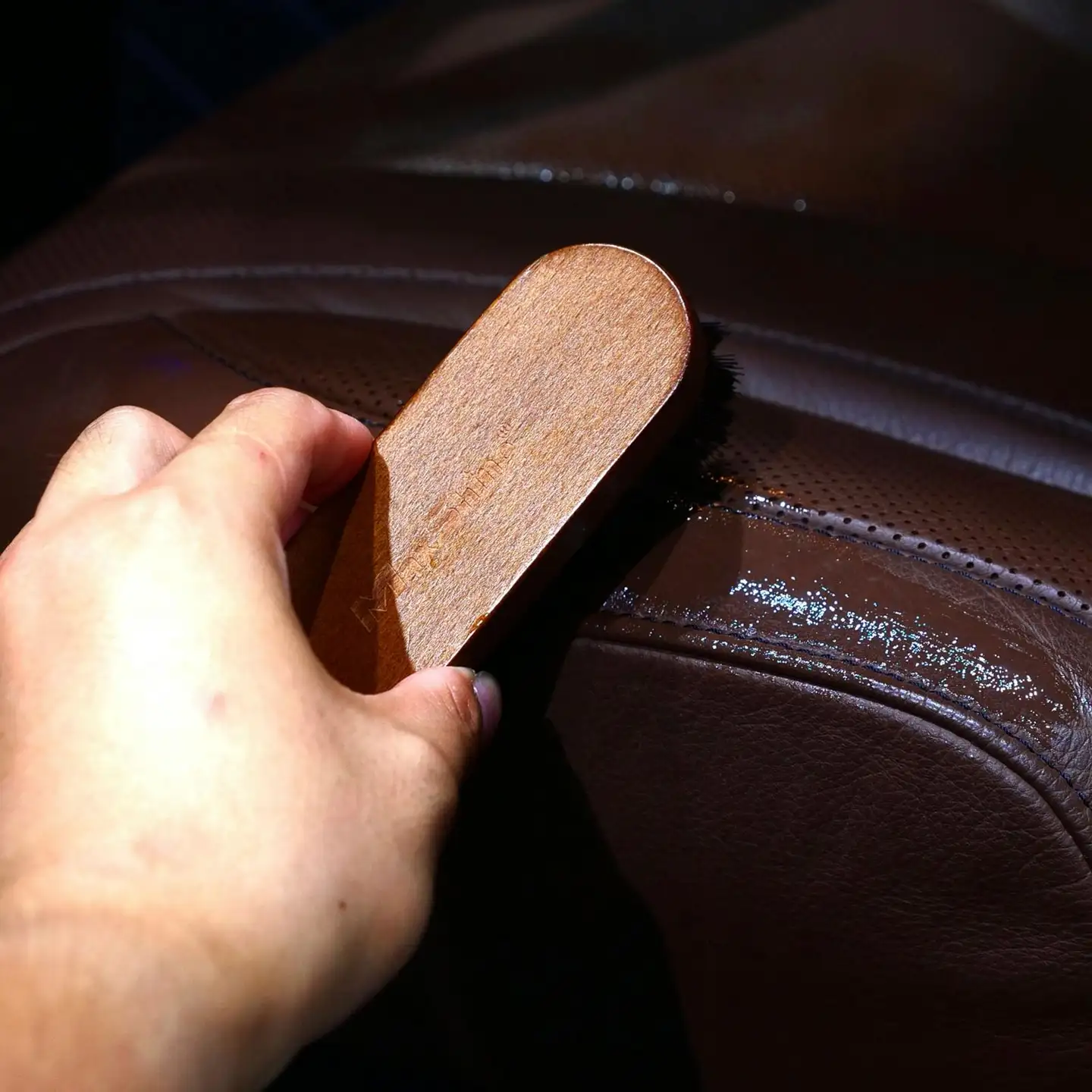 Maxshine 7011007 Nahka- ja Alcantara-puhdistusharja – pehmeä ja hellävarainen verhoiluharja auton sisätilojen tehokkaaseen ja turvalliseen puhdistukseen - 3