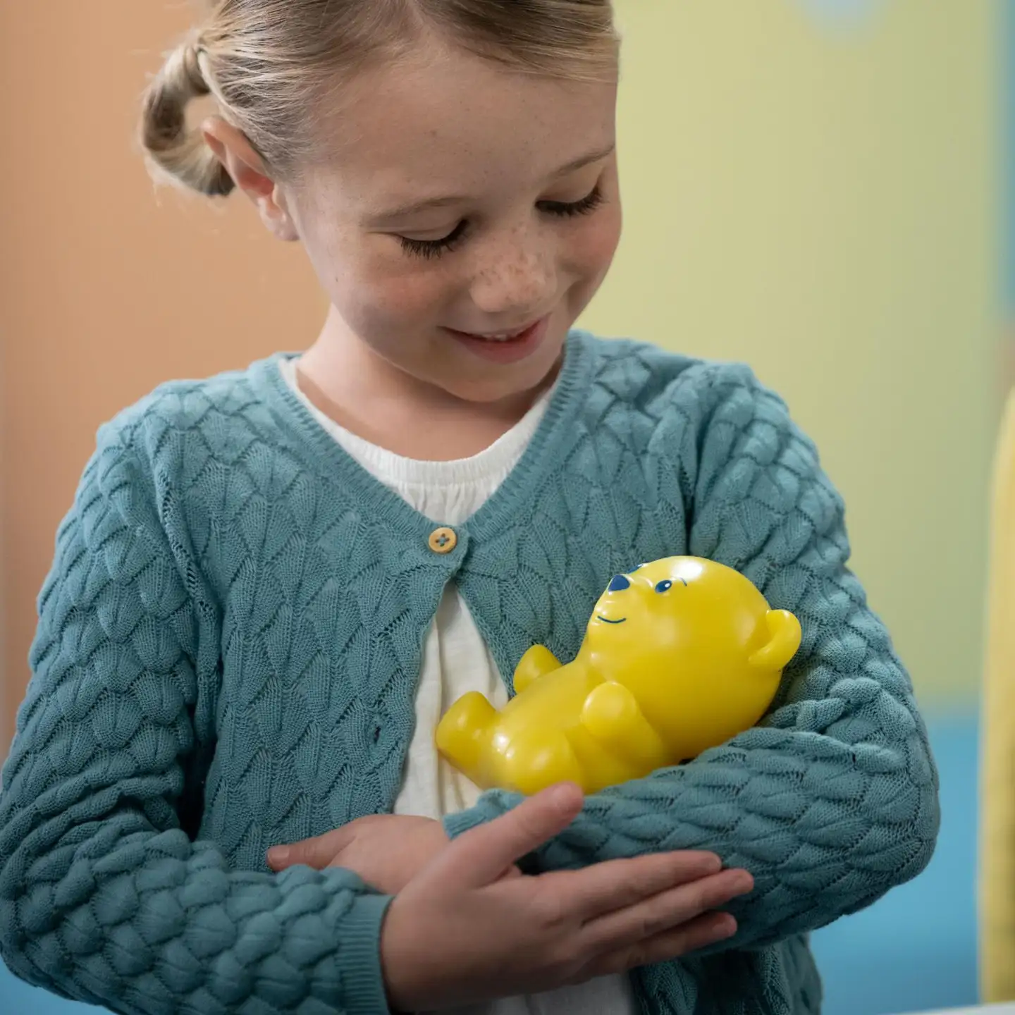 Gummymal Bear laulava ja tanssiva hahmo - 5