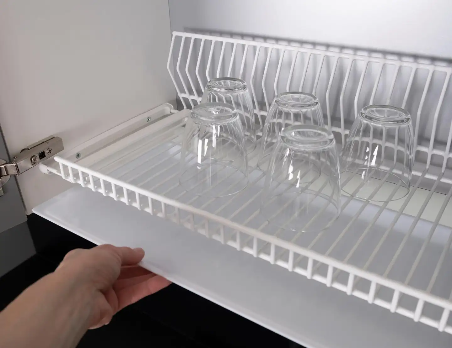 LM28 284mm valkoinen muovi tippuvesiallas M400 lautashyllyille LM91 ja LM91EH 363mm - 2