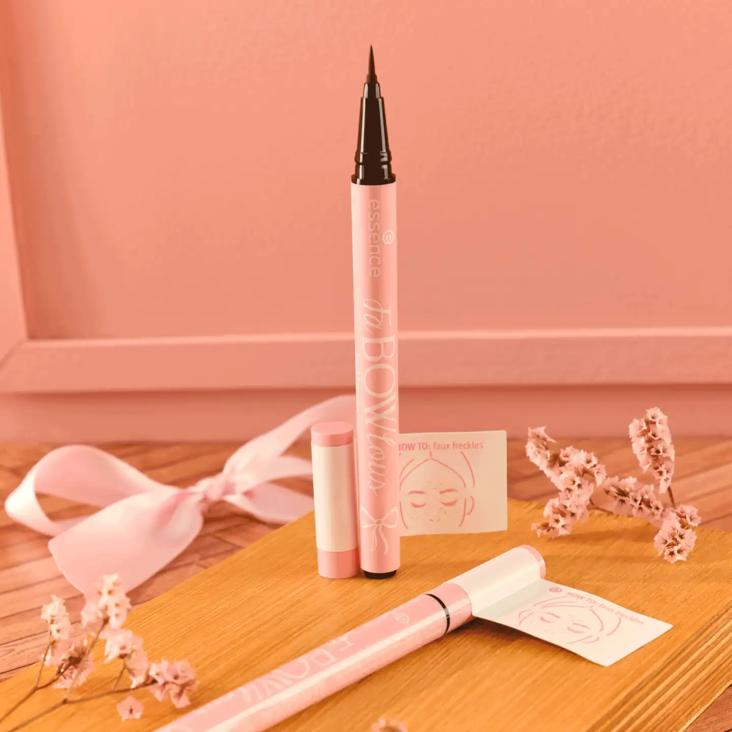 essence FaBOWlous freckles pen 01 Bow-tastic Smile! 0.6 ml - 4